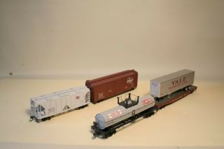 Set Of 4 Ho Scale Freight Cars,  Milwaukee Road And Others.  Kd Couplers