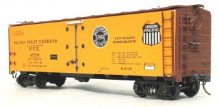Kit Built Steel Side Reefer - Pacific Fruit Express - O Scale,  2 - Rail