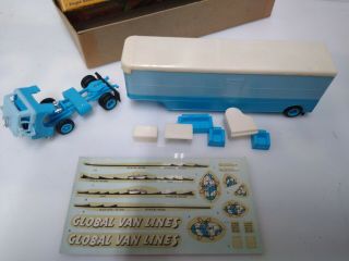 Revell Global Van Lines Tractor and trailer HO scale T - 6018:98 assembled kit 3