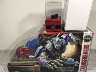 Sdcc 2017 Transformers The Last Knight Optimus Prime Voyager & Tire Piece