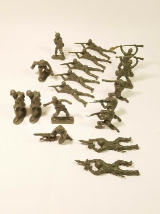 18 Piece Plastic Toy Soldiers 2 " Tall Green Army Men War Snipers Bayonet Charge