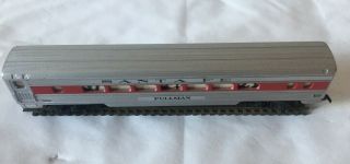 Ho Scale Passenger Car - Silver With Red Line Santa Fe Pullman Passenger Car 3105