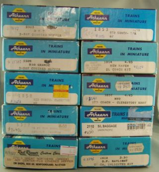 Athearn - 10 Empty Large Blue 10 - 1/2 " Boxes