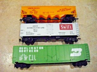 3 Ho Scale Train Cars Freight,  Gravel Rock Hauler Made By Tyco,  And Refer Car.