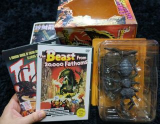 Classic Monster Dvd & Figure Box The Beast From 20,  000 Fathoms / Them