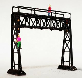 N Scale Dummy Double Track Signal Bridge With Two Repair Workers And