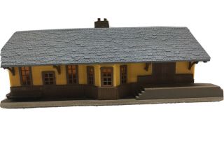 Vintage Tyco Ho Scale Model Trains Train Station Building Built & Ready