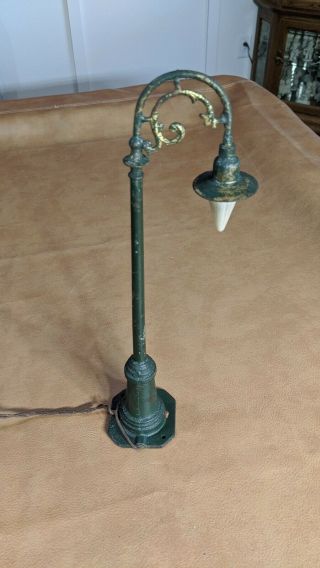 Vintage Prewar Lionel Green Lamp Post,  Standard Gauge