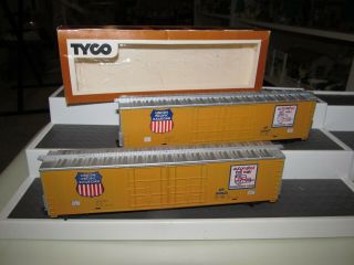 2 Vintage Tyco Train Ho Union Pacific Railroad Automated Rail Way Box Cars