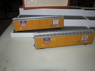 2 Vintage Tyco Train HO Union Pacific Railroad Automated Rail Way Box Cars 2