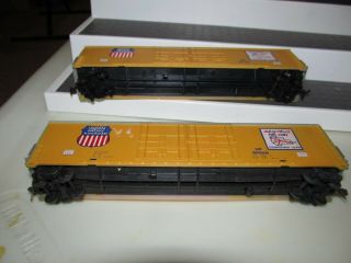 2 Vintage Tyco Train HO Union Pacific Railroad Automated Rail Way Box Cars 3