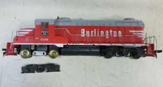 Vintage Tyco - Ho Scale 228 Burlington Northern Gp - 20 Diesel Locomotive Red