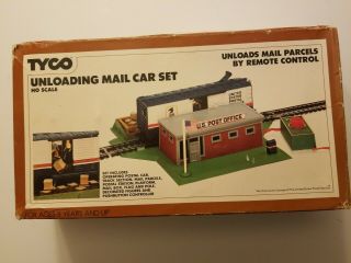 Tyco Unloading Mail Car Set Ho Scale