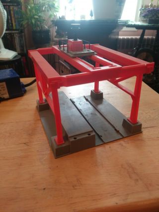 Ho Scale Tyco 903 - 2 Overhead Lift Cargo Container Loader/unloader Crane Platform