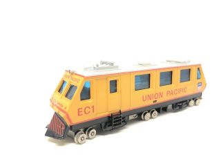 Bachmann,  Plasser Em80,  Union Pacific Track Cleaning Diesel W/lights.  Nib.  (f13)