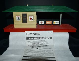 Vintage Lionel 6 - 2129 Lionelville Illuminated Freight Station And Platform