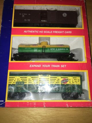 Life - Like Ho Scale Fast Freight 3 - Pack Cn&w Stock Car,  Gn Boxcar & Dupont Tanker
