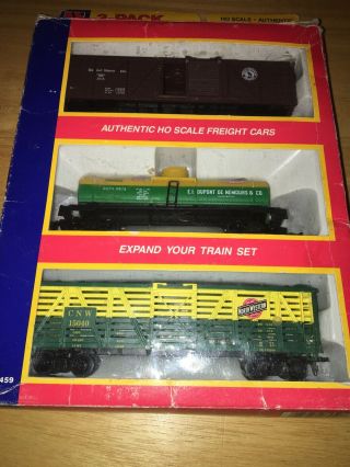 Life - Like HO Scale Fast Freight 3 - Pack CN&W Stock Car,  GN Boxcar & DuPont Tanker 2