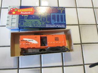 Roundhouse Western Pacific 40 Foot Box Car Ho Scale //