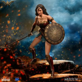 Mezco Toyz One:12 Collective Dc Comics Wonder Woman 1/12 Scale 6 " Figure In Hand