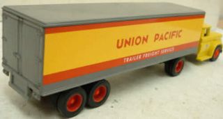 Ertl B618UO Union Pacific Die - Cast 1:50 Scale Semi Truck LN/Box 2