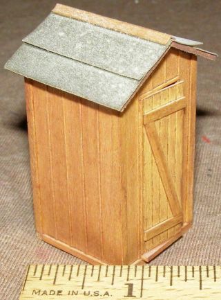 O Scale On3 On30 Wood Outhouse Assembled Painted Weathered Unknown Maker Nob