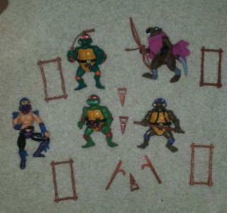 Vintage Tmnt Figures.  3 Turtles,  Splinter,  And Shredder.  Not Complete.