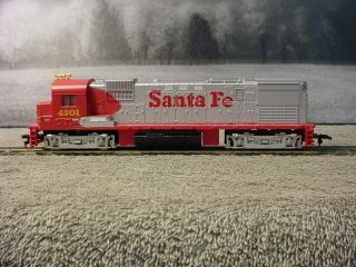 Mantua Tyco Ho Scale Santa Fe C430 4301 Diesel Locomotive