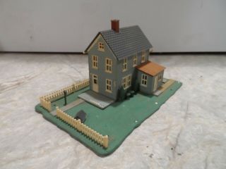 N Scale 2 Story Home With Yard