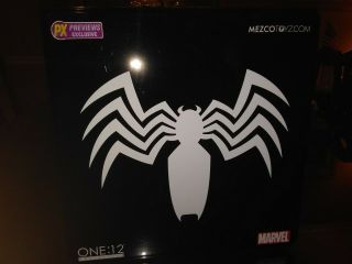 MEZCO TOYZ - ONE:12 Collective - SPIDER - MAN Black Suit - PX Previews Exclusive 3