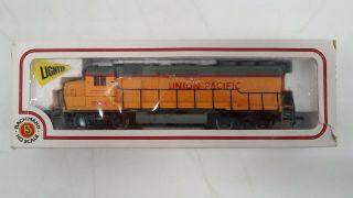 Bachmann Ho Scale Emd Gp - 40 Diesel Union Pacific Locomotive 41 - 635 - 01