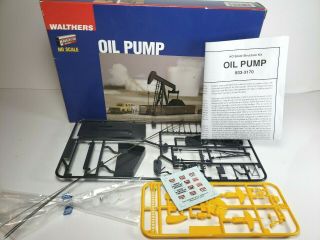 Walthers Cornerstone Ho Scale Oil Pump 933 - 3170 Open Box Looks Complete