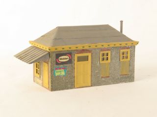 Ho Scale Pre - Built Green Shed With Ads Fully Assembled Tarpaper Roof 4 1/4 " X 2 "