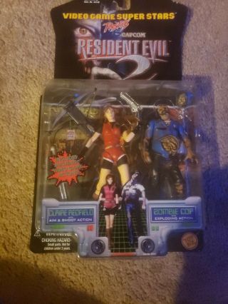 Toy Biz 1998 Resident Evil 2 Claire Redfield W Zombie Cop Same Day