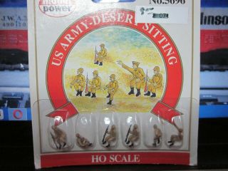 U.  S.  Army Sitting Ho People Action 1/87 Layout Plus With Weapons 6 Figures