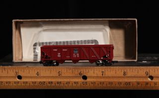N Scale Con - Cor Union Pacific Wood Hopper 1661 - G Freight Car