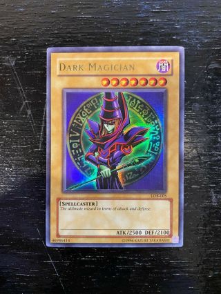 Yugioh Ultra Rare Dark Magician Lob - 005