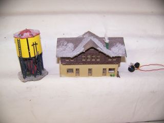 N Scale Water Tower 3 1/4 ",  Ski Resort 4 " X2 " With 2 Lights,  Snow On Tops