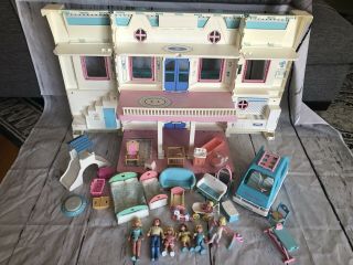 1993 Vintage Fisher - Price Doll House 6364 With Family And Accessories Read Descr