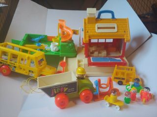 Vintage Fisher Price Little People School House 2550 Complete 192 Bus 156 Truck