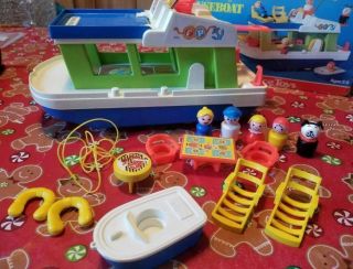 Vintage Fisher Price House Boat 985 In Complete Set