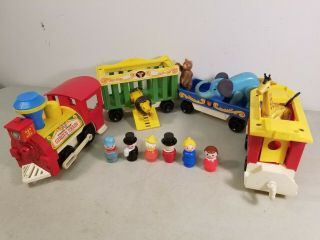 Vtg.  Fisher Price Circus Train 991,  6 Little People & 4 Animals
