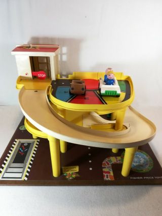 Vintage Fisher Price 930 Parking Ramp,  Little People Garage With Car And Lift