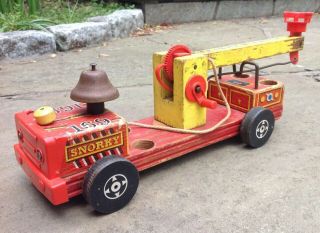Vintage Fisher Price 169 Snorky Fire Engine With 2 Firemen And Dog Figures 1960s