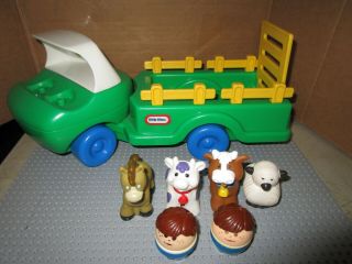 Vintage Little Tikes Green Farm Truck With 4 Animals & 2 People - - 1980 