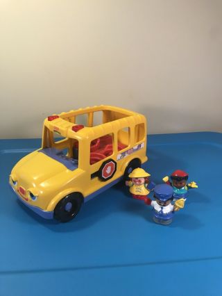 Vtg 2001 Fisher - Price Little People Beeps The Yellow School Bus,  3 People Lights