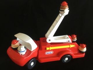 Vintage Little Tikes Fire Truck Engine With 4 Firefighters & 1 Dog W/ Bonus Ball
