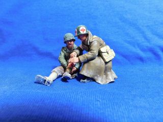 King & Country Wwii Sitting Wounded Set Retired