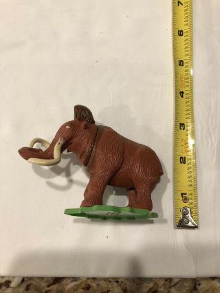 2005 Ice Age Manny the Mammoth PVC 3 Inch Action Figure Cake Topper 3
