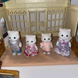 Calico Critters Sylvanian White Persian Cat Family (4)